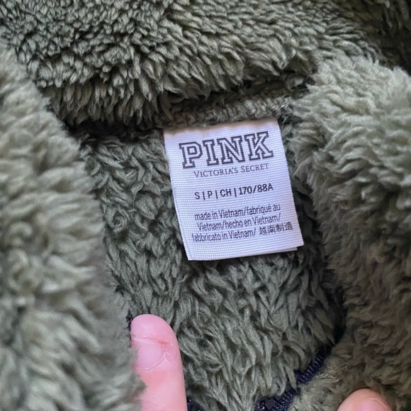 ❌SOLD❌ PINK Victoria’s Secret Fuzzy Coat - Picture 4 of 7